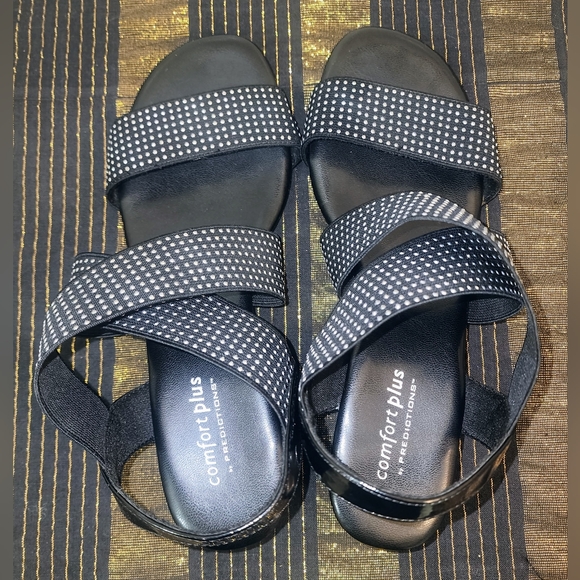 Predictions Comfort Plus Size 71/2 Strappy Silver Rinestone Studded Sandals Cute - Picture 8 of 14